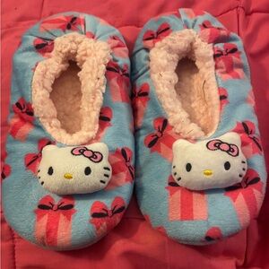 Hello Kitty slipper size large
